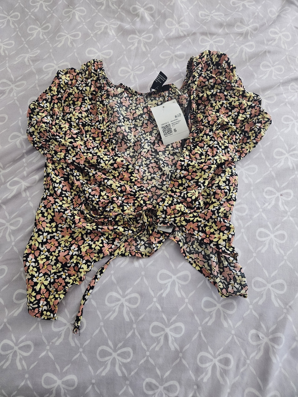 Forever 21 Black Floral Tie-Front Puff Sleeve Crop Top